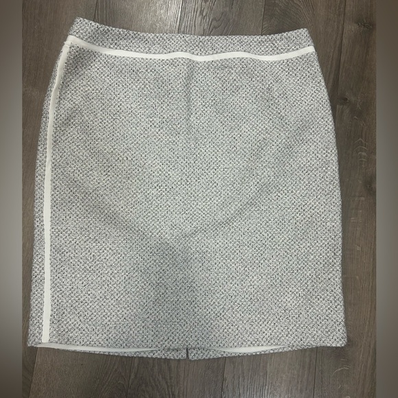 White House Black Market Elegant Gray and White Shimmer Skirt - Picture 1 of 5